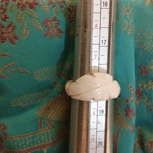 Vintage bone ring - Picture 3 of 7